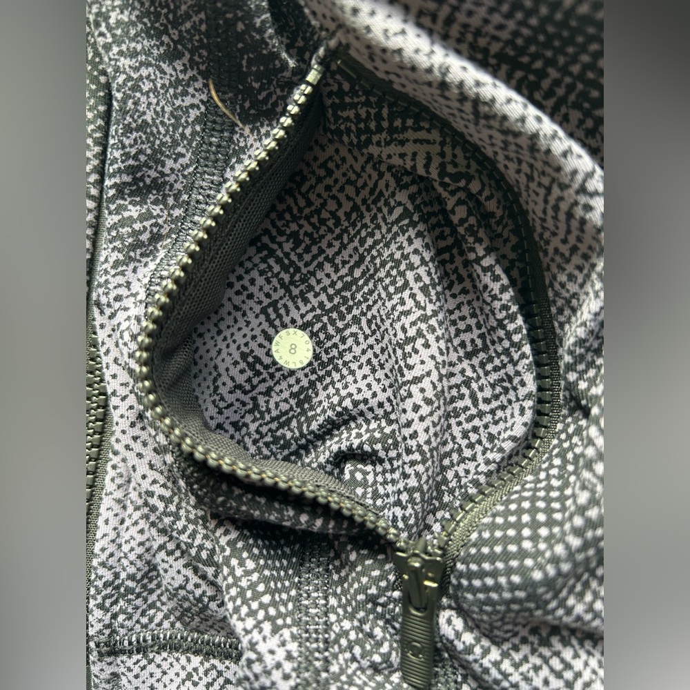Lululemon Define Jacket size 8 like new - Picture 6 of 9
